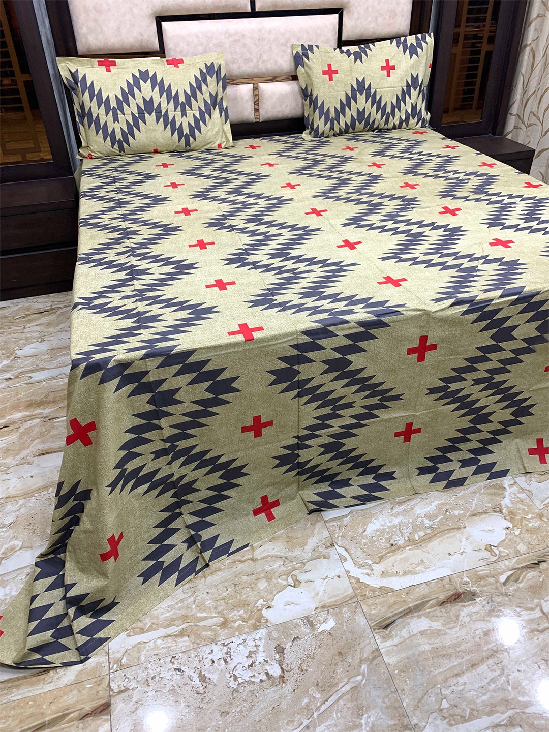 

Pure Decor Brown & Red Geometric 400 TC King Bedsheet with 2 Pillow Covers