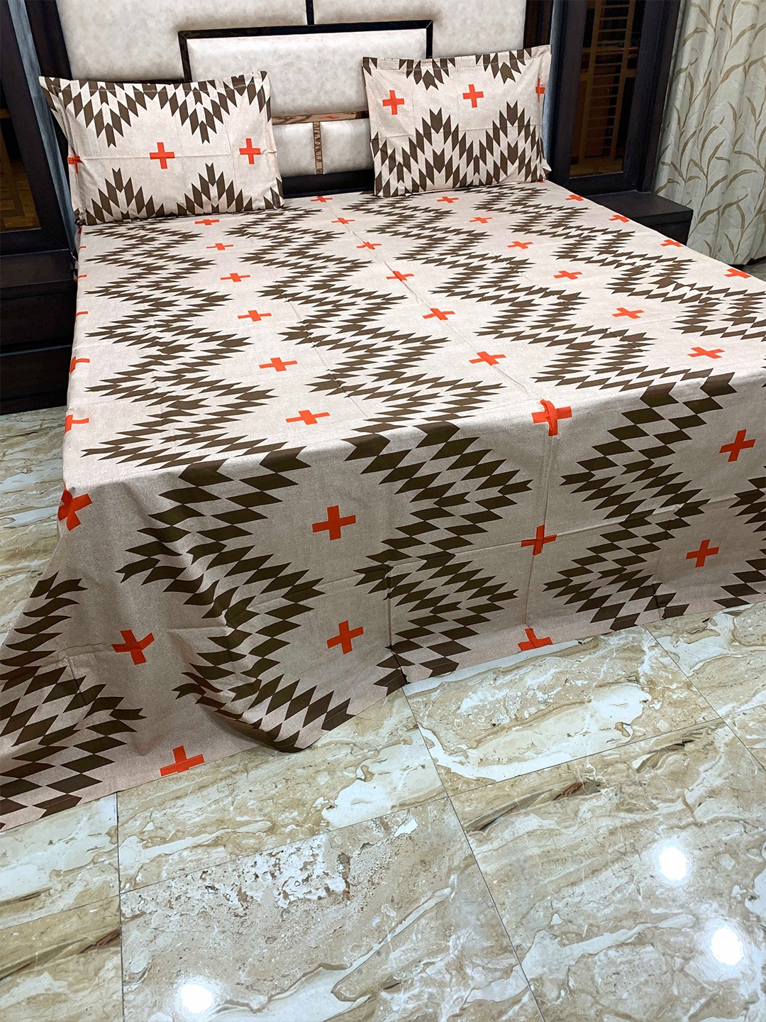 

Pure Decor Off White & Brown Geometric 400 TC King Bedsheet with 2 Pillow Covers