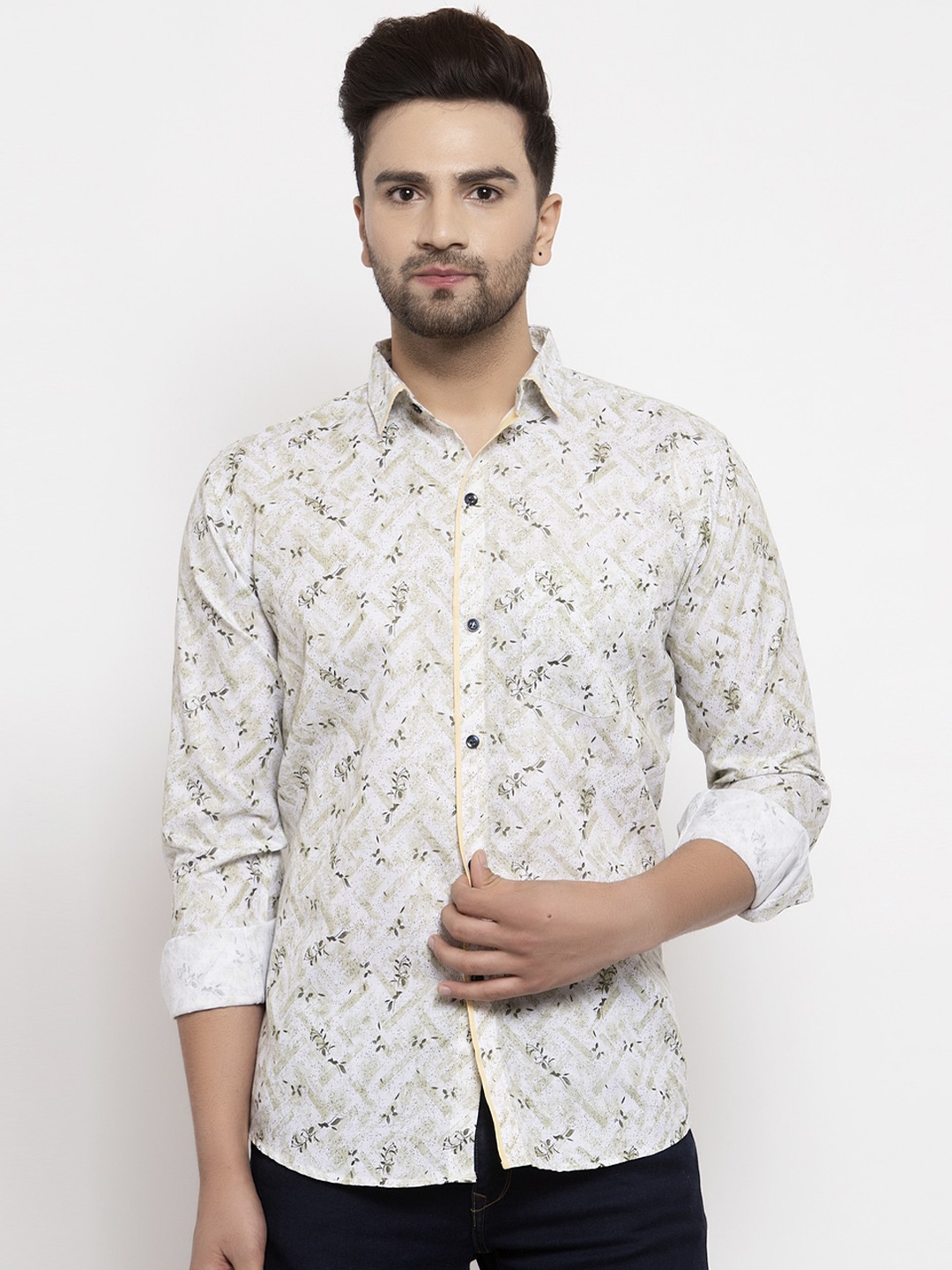 

KLOTTHE Men Off White Floral Printed Casual Shirt