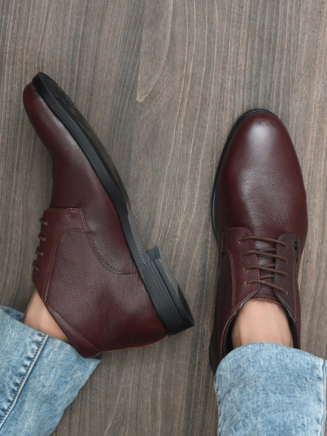 

San Frissco Men Burgundy Textured Leather Derbys