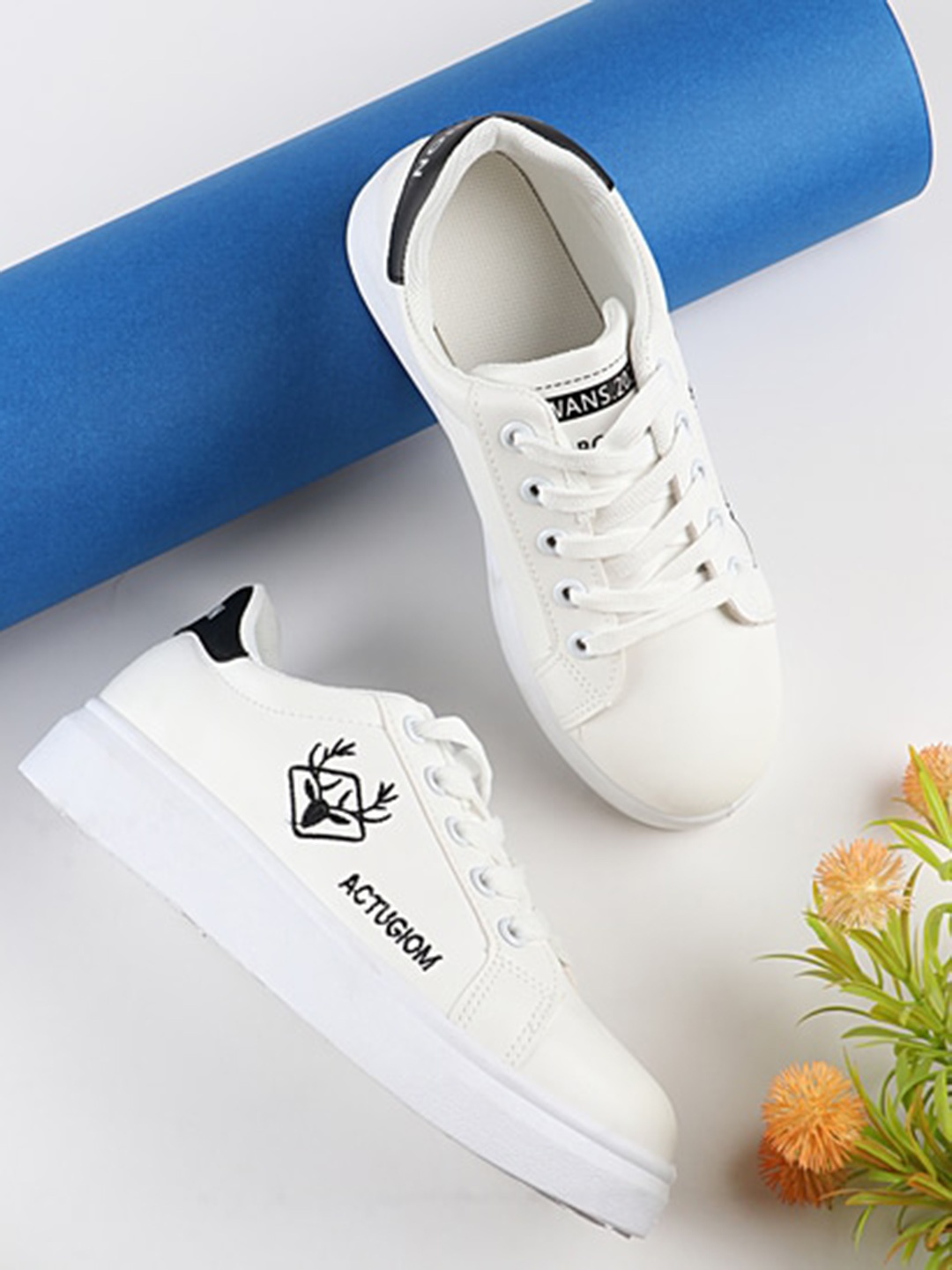 

THE WHITE POLE Women Black Colourblocked Patent Leather Sneakers