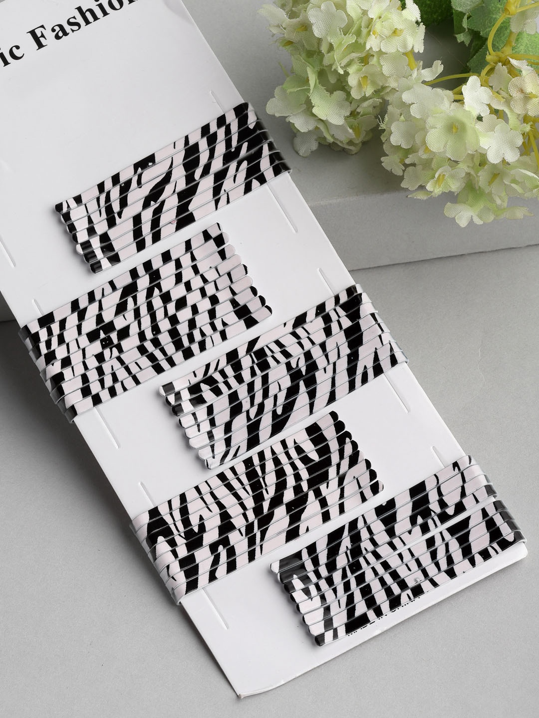 

VOGUE PANASH Women White & Black Set Of 40 Bobby Pins