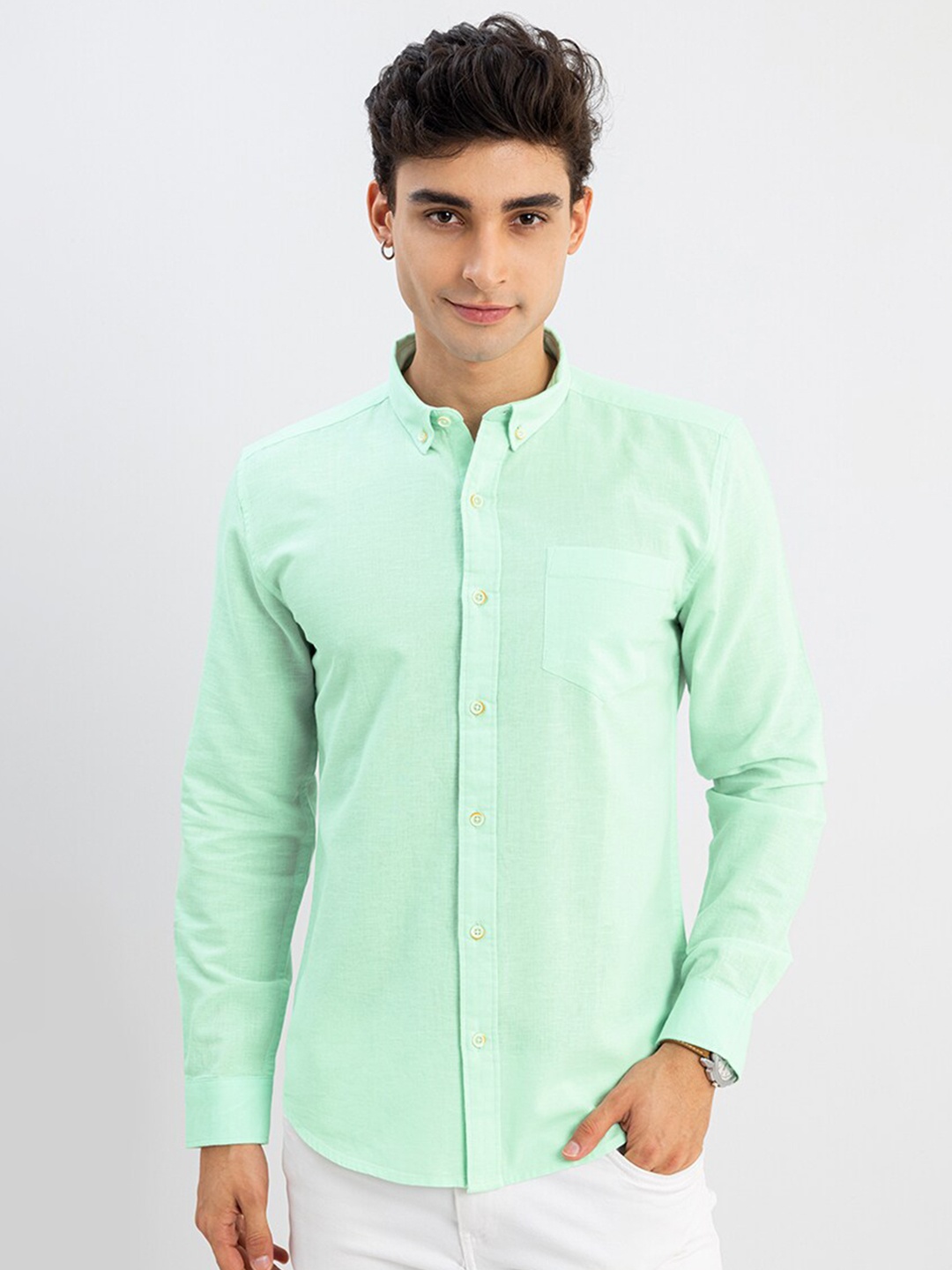 

Snitch Men Green Custom Slim Fit Casual Shirt