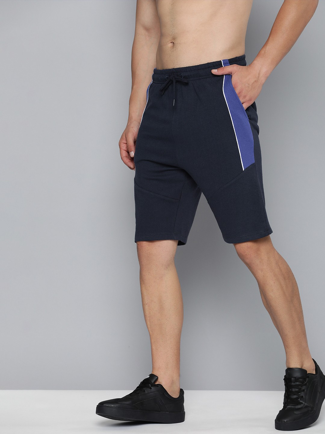 

Harvard Men Placement Striped Mid-Rise Regular Shorts, Navy blue