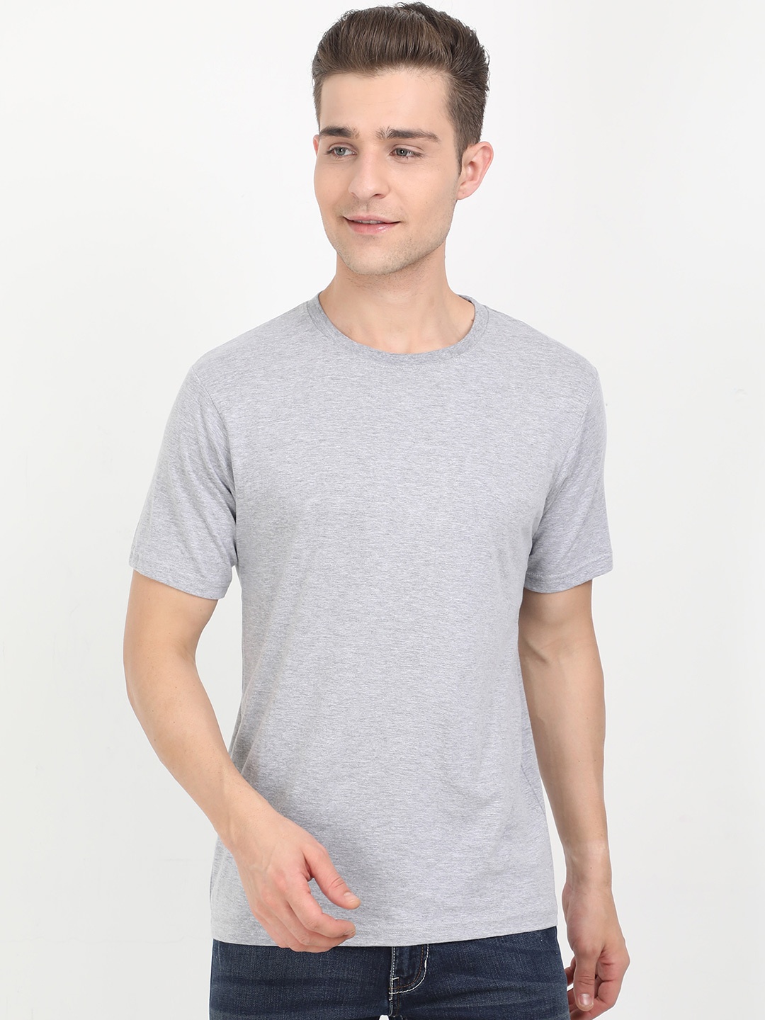 

Fleximaa Men Grey Solid Round Neck Applique T-shirt