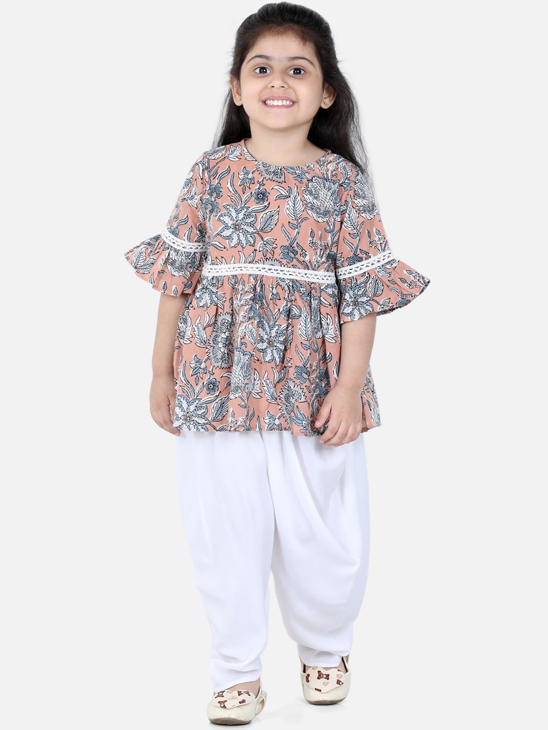 

AWW HUNNIE Girls Peach-Coloured Floral Embroidered Pleated Pure Cotton Kurti with Patiala