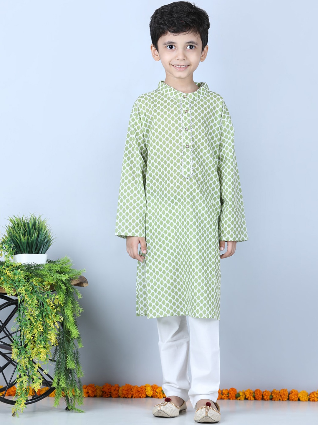 

AWW HUNNIE Boys Green Ethnic Motifs Printed Pure Cotton Kurta with Pyjamas