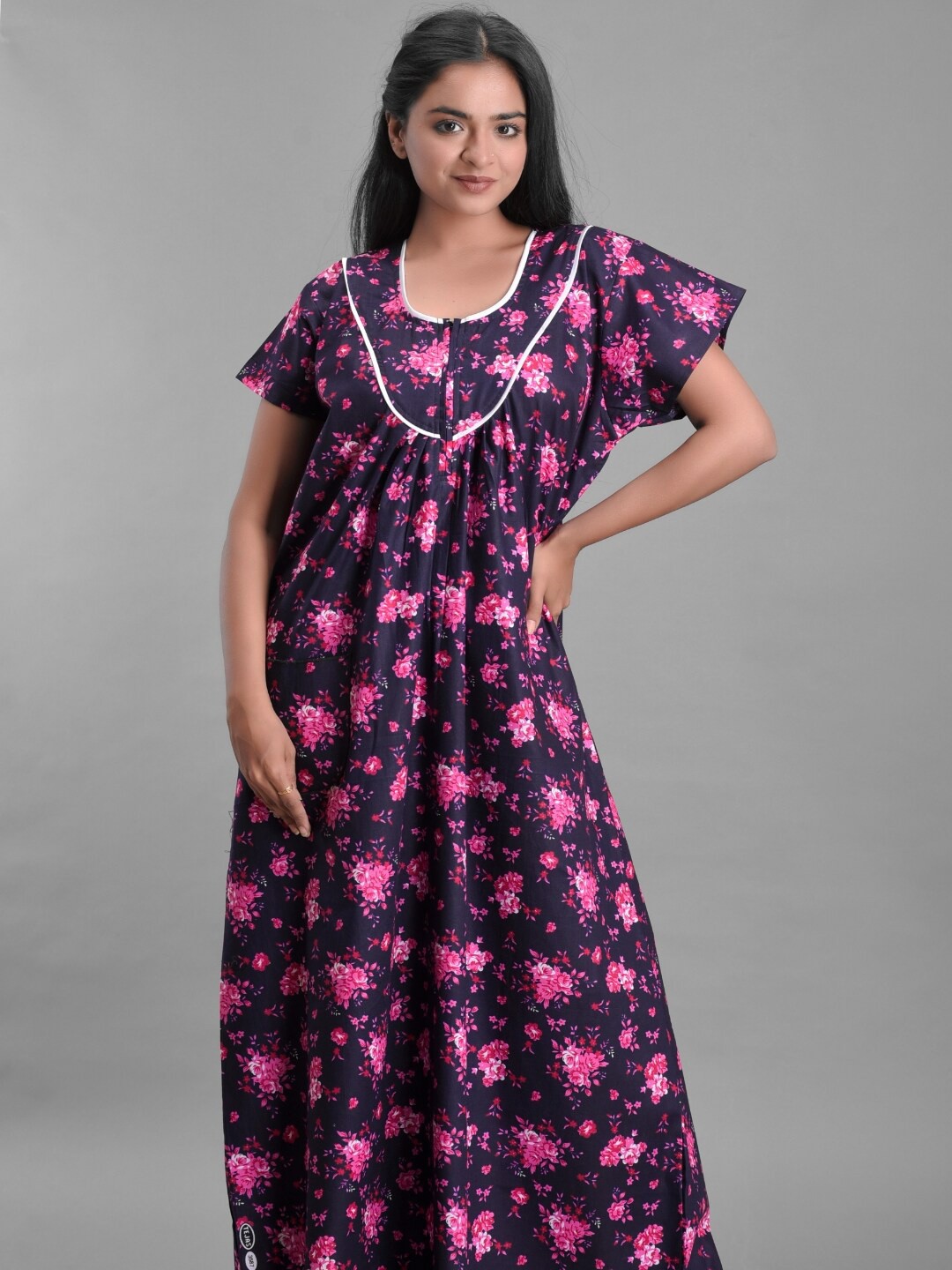 

Apratim Black & Pink Printed Pure Cotton Maxi Nightdress