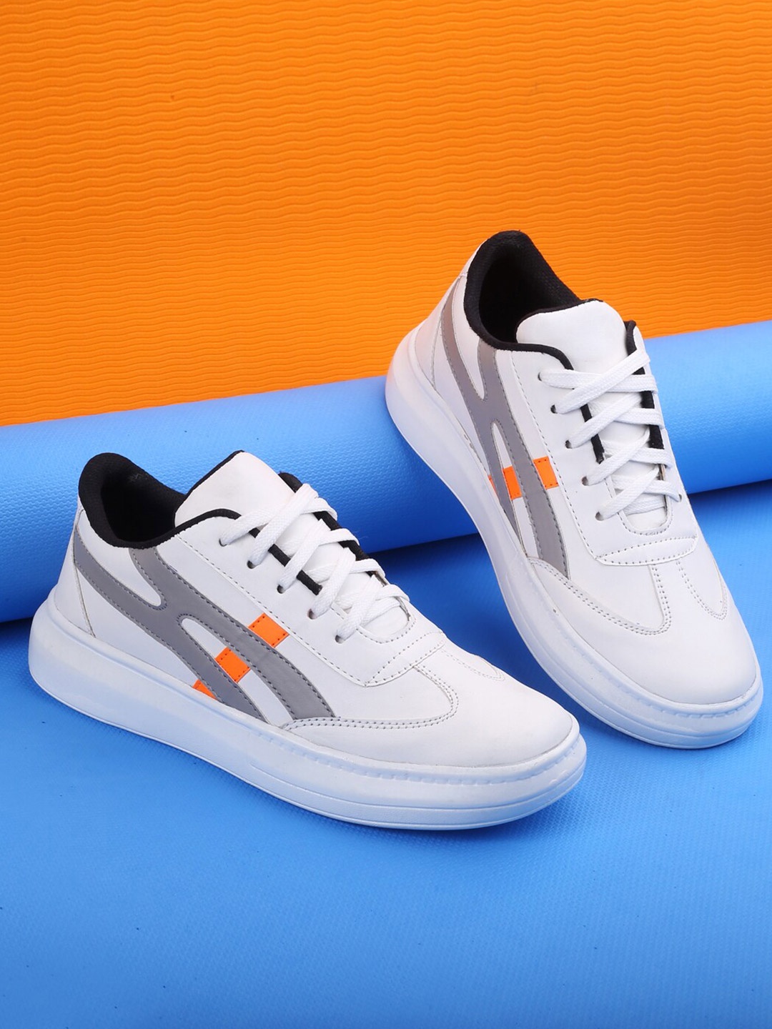 

mr wonker Men White Running Shoes