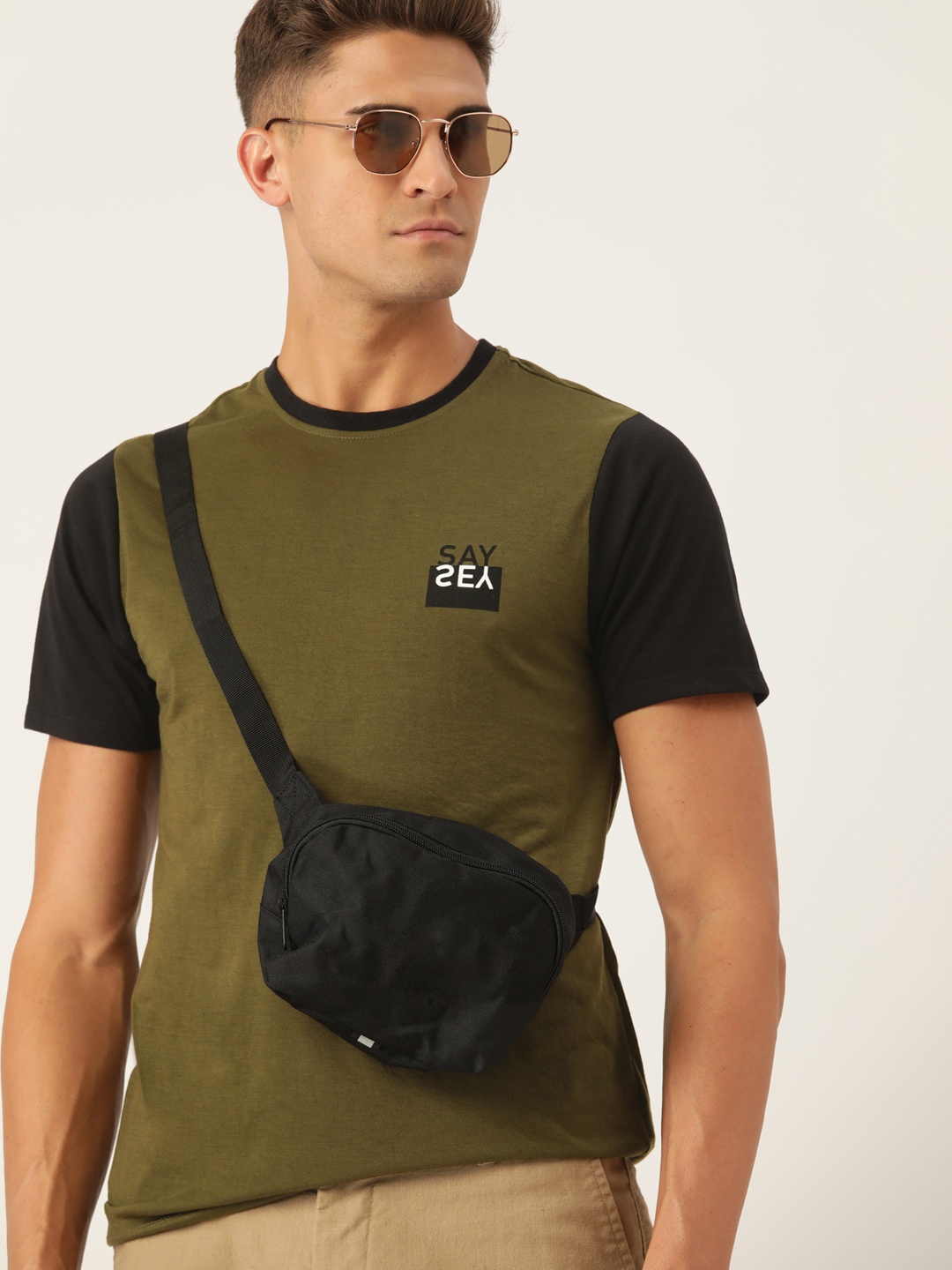 

Kook N Keech Men Olive Green & Black Solid T-shirt with Applique Detail