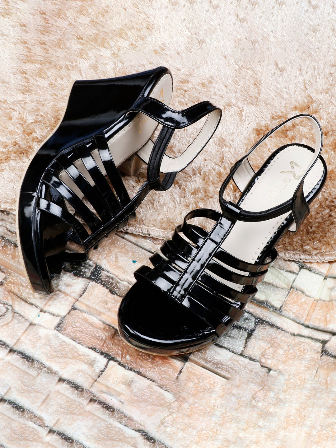 

R DEZINO Black Wedge Heels