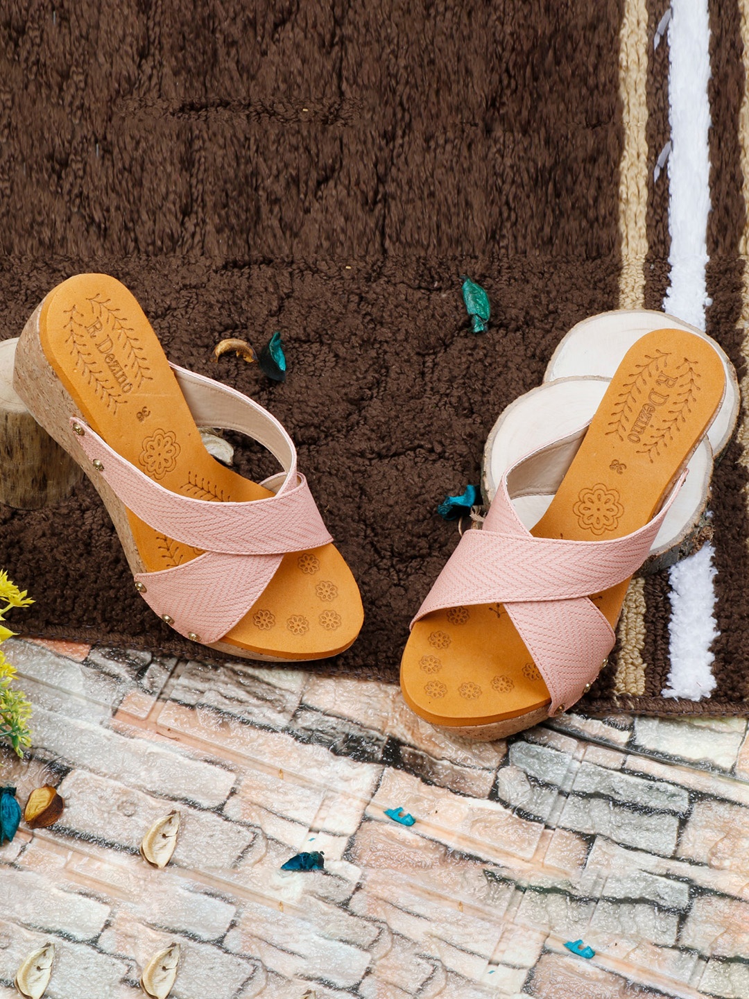 

R DEZINO Peach-Coloured Wedge Heels