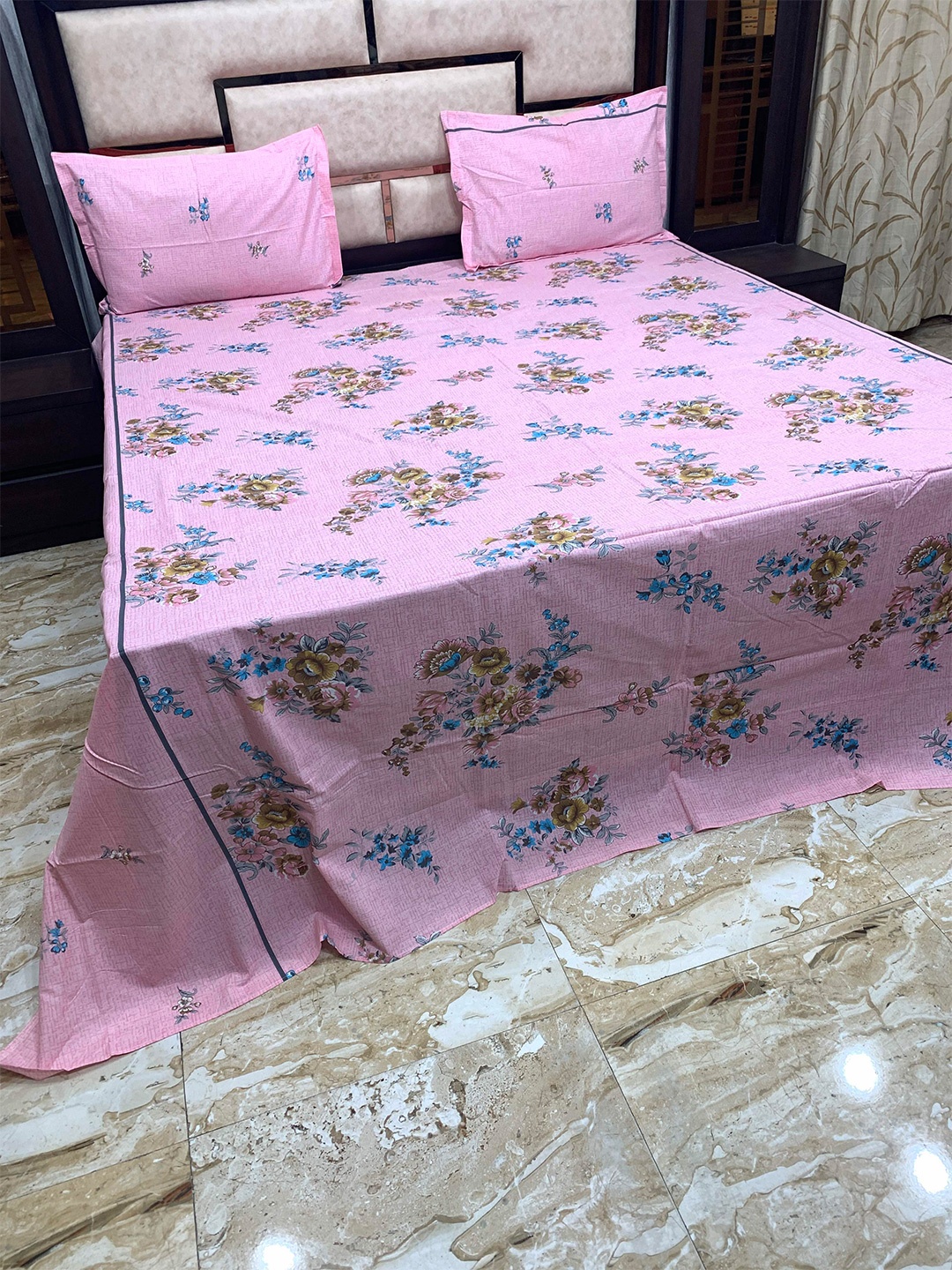 

Pure Decor Pink & Blue 400 TC Pure Cotton Velar Fur Sib King Bedsheet with 2 Pillow Covers