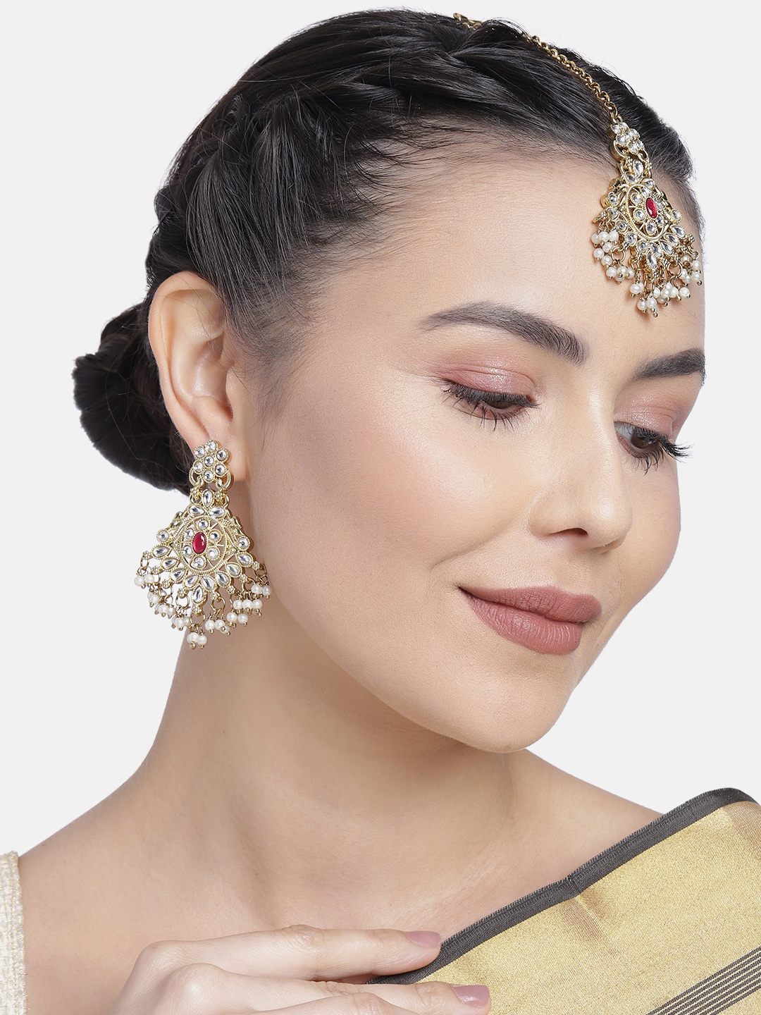 

Kord Store Gold-Plated Off-White Kundan-Studded Beaded Earrings with Maang Tikka
