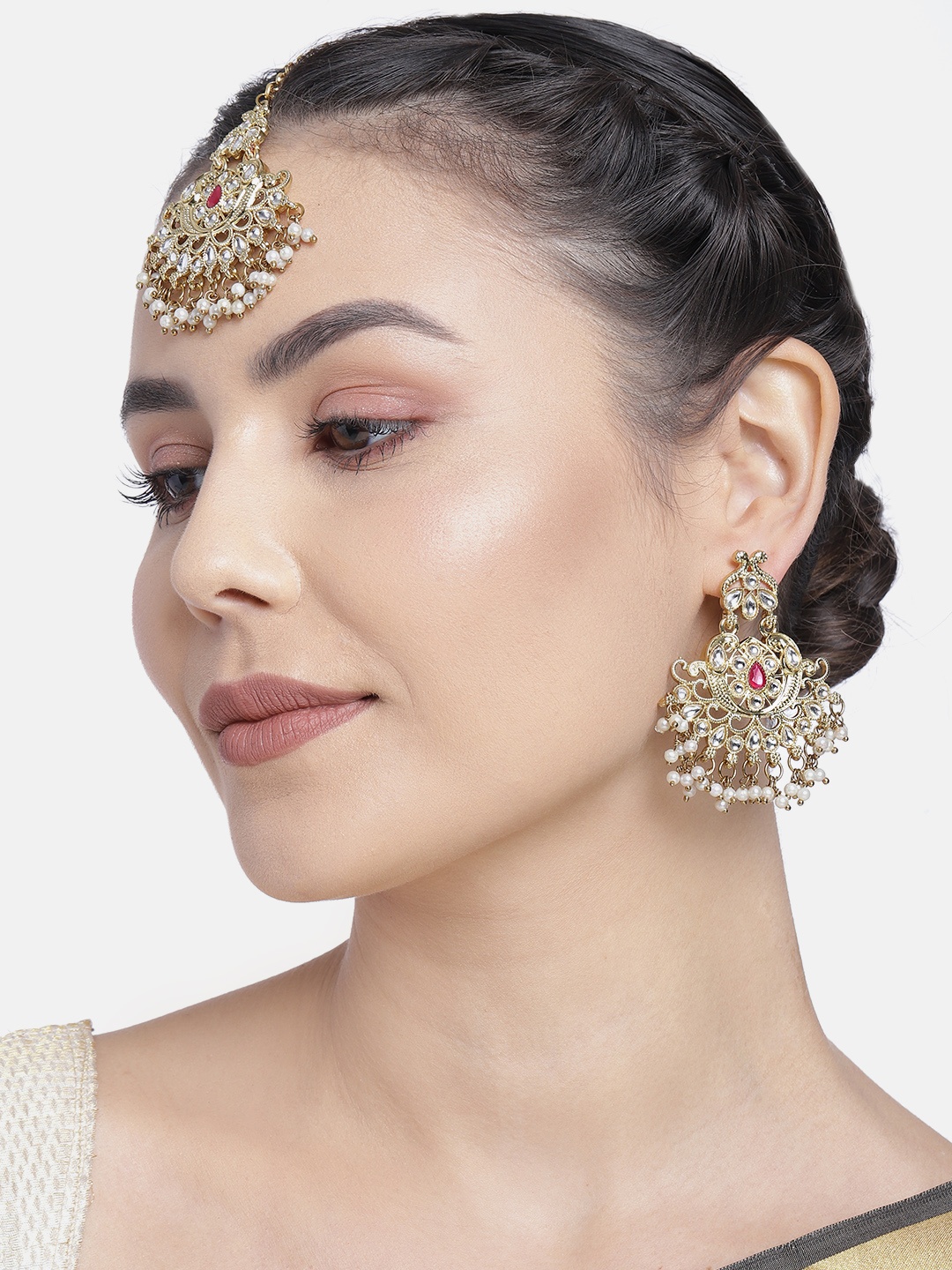 

Kord Store Gold-Plated Off-White Kundan-Studded Beaded Earrings with Maang Tikka