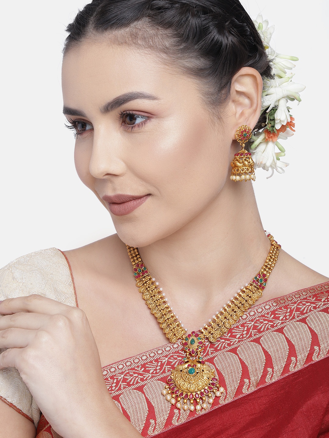 

Kord Store Red & Green Gold Plated Kundan And Beads Studded Traditional Necklace Set