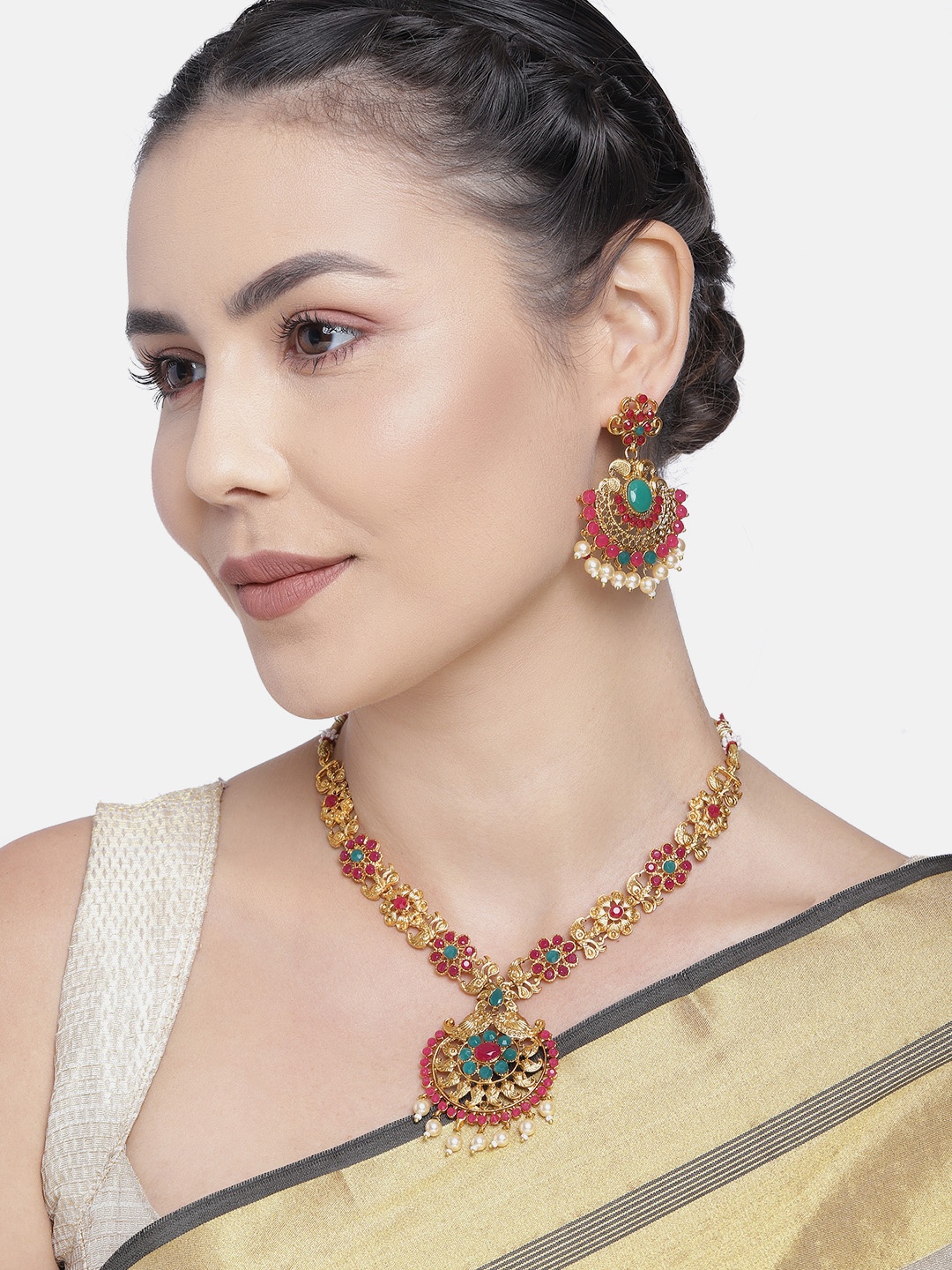 

Kord Store Red & Green Gold Plated Kundan And Beads Studded Traditional Necklace Set