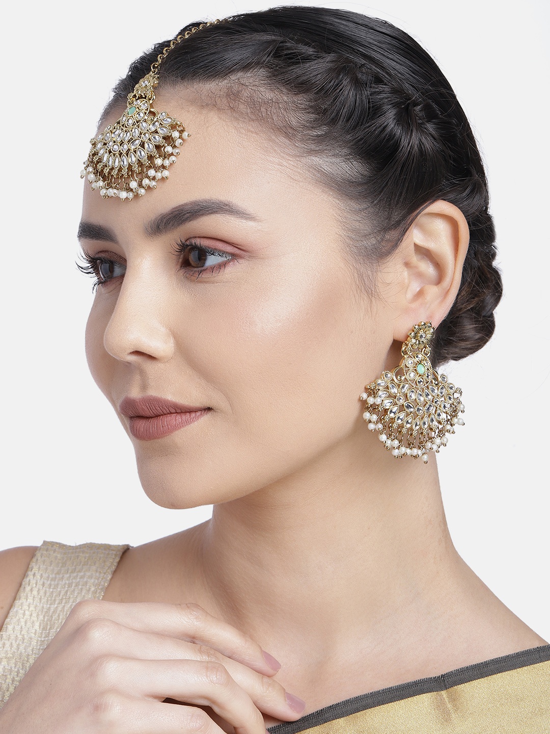 

Kord Store Gold-Plated Off-White Kundan-Studded Beaded Earrings with Maang Tikka