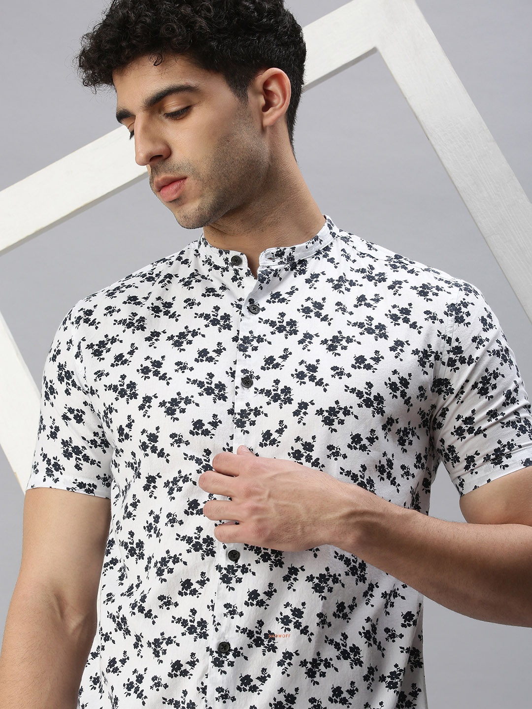 

SHOWOFF Men White Premium Slim Fit Floral Printed Casual Shirt