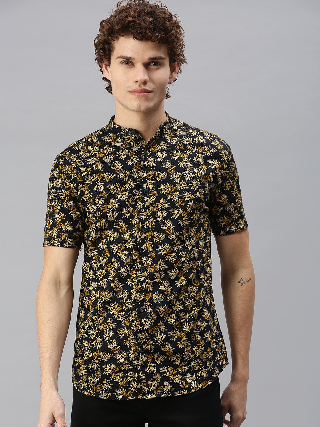 

SHOWOFF Men Black Premium Slim Fit Floral Printed Casual Shirt