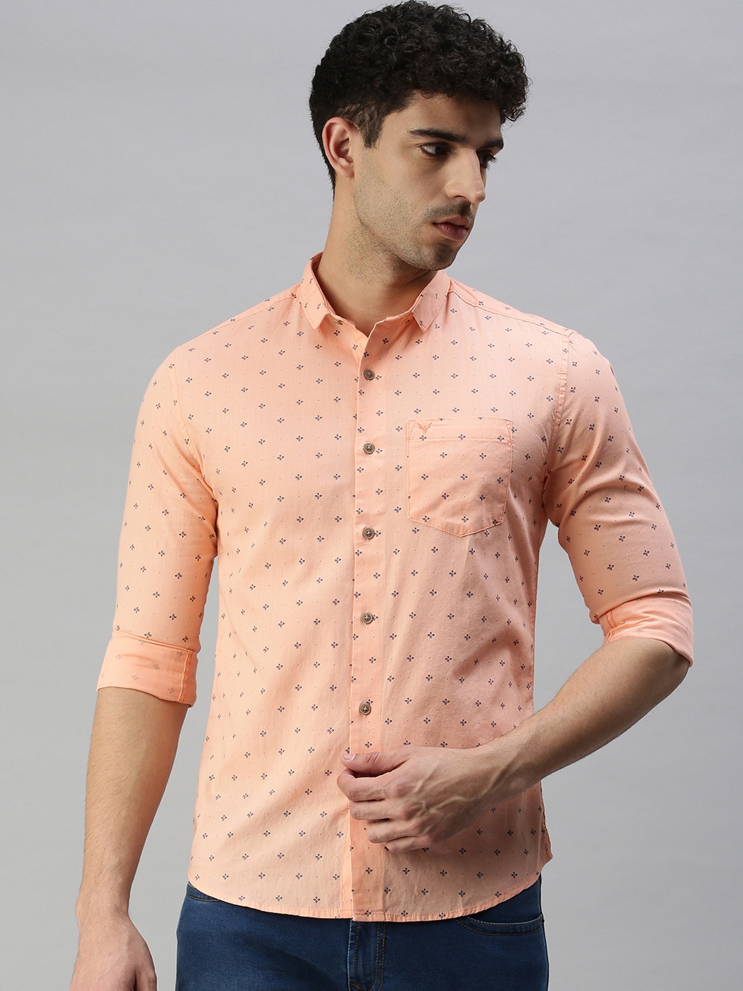 

SHOWOFF Men Peach-Coloured Comfort Slim Fit Floral Printed Casual Shirt
