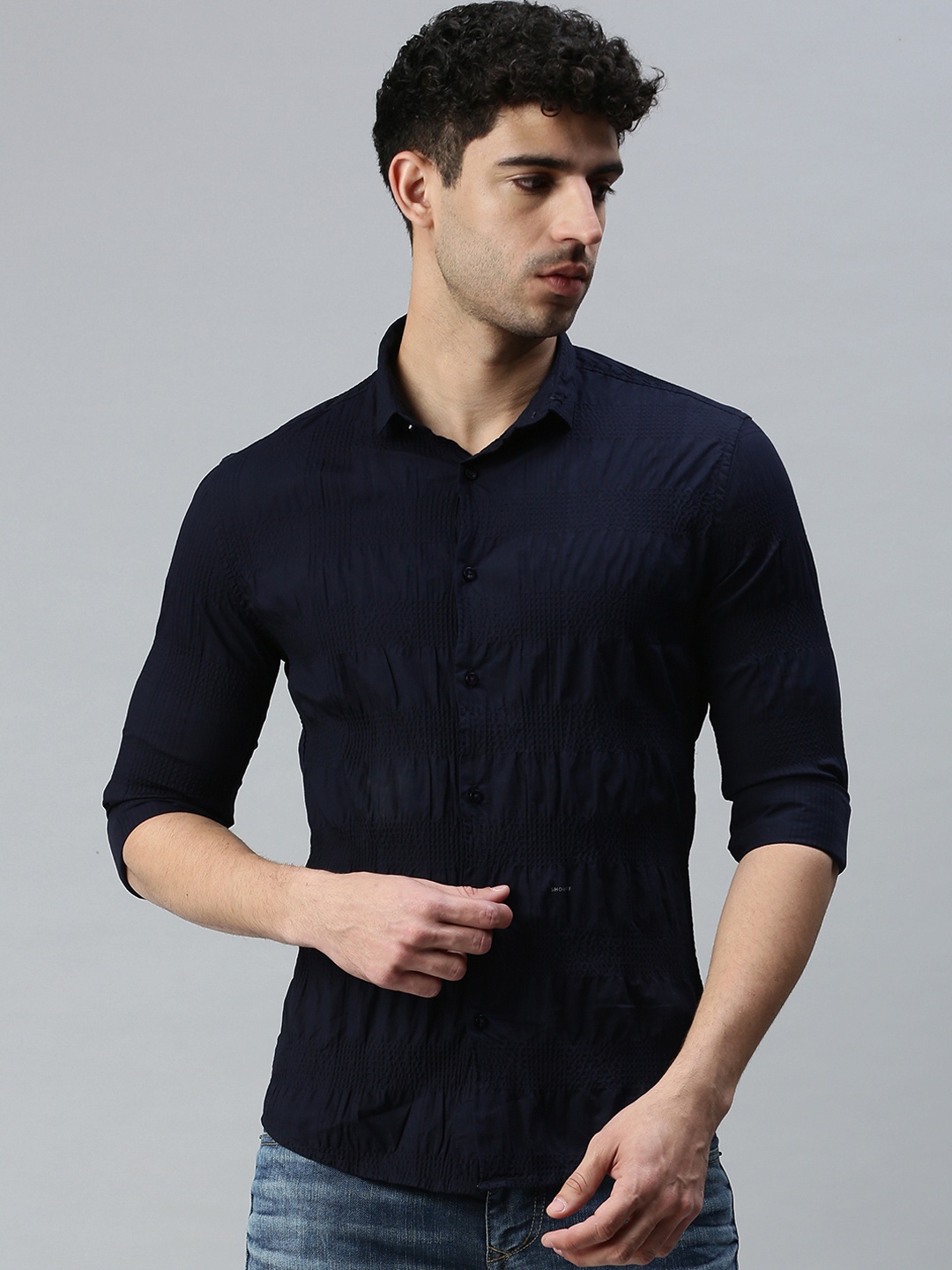 

SHOWOFF Men Navy Blue Comfort Slim Fit Horizontal Striped Casual Shirt