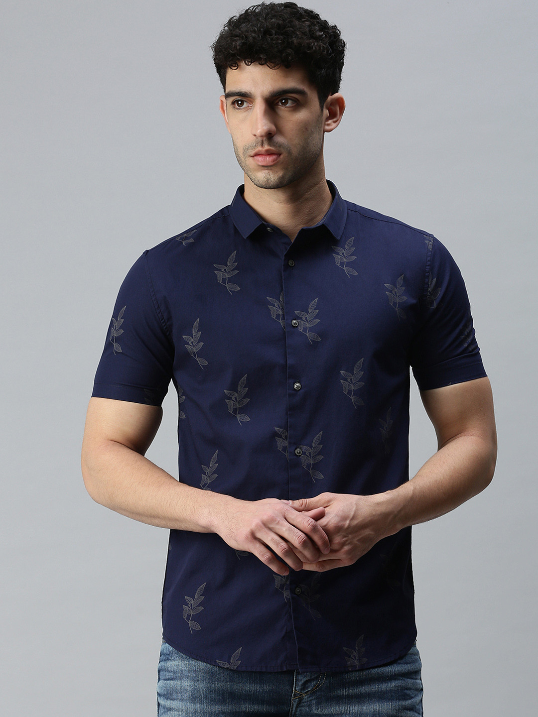 

SHOWOFF Men Navy Blue Comfort Slim Fit Floral Printed Casual Shirt