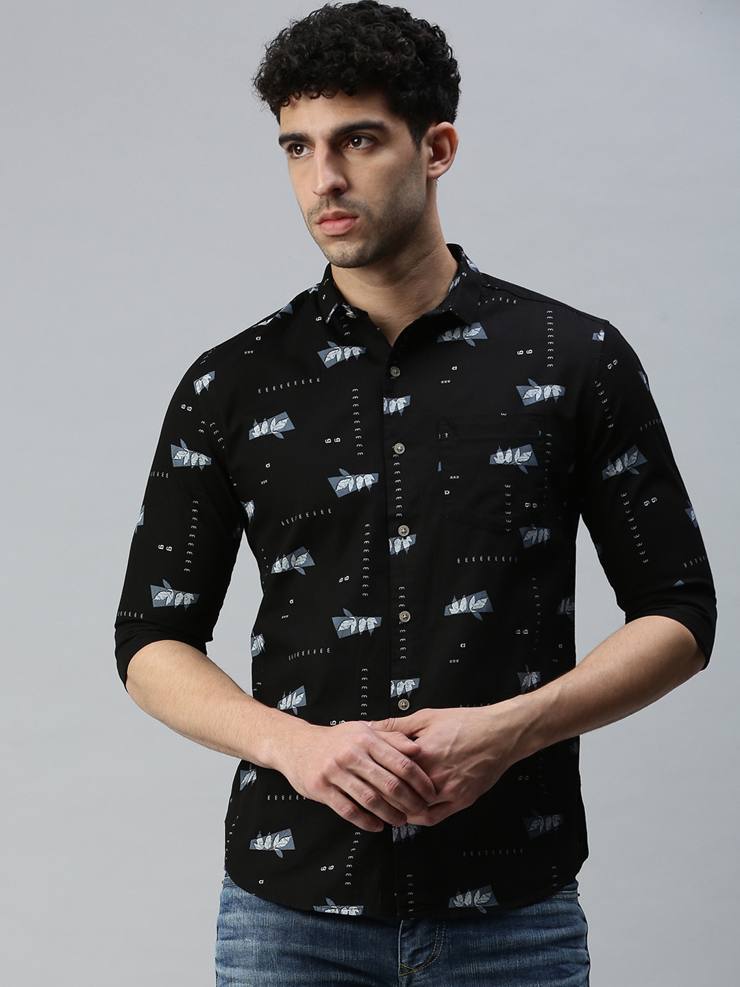 

SHOWOFF Men Black Comfort Slim Fit Printed Casual Shirt