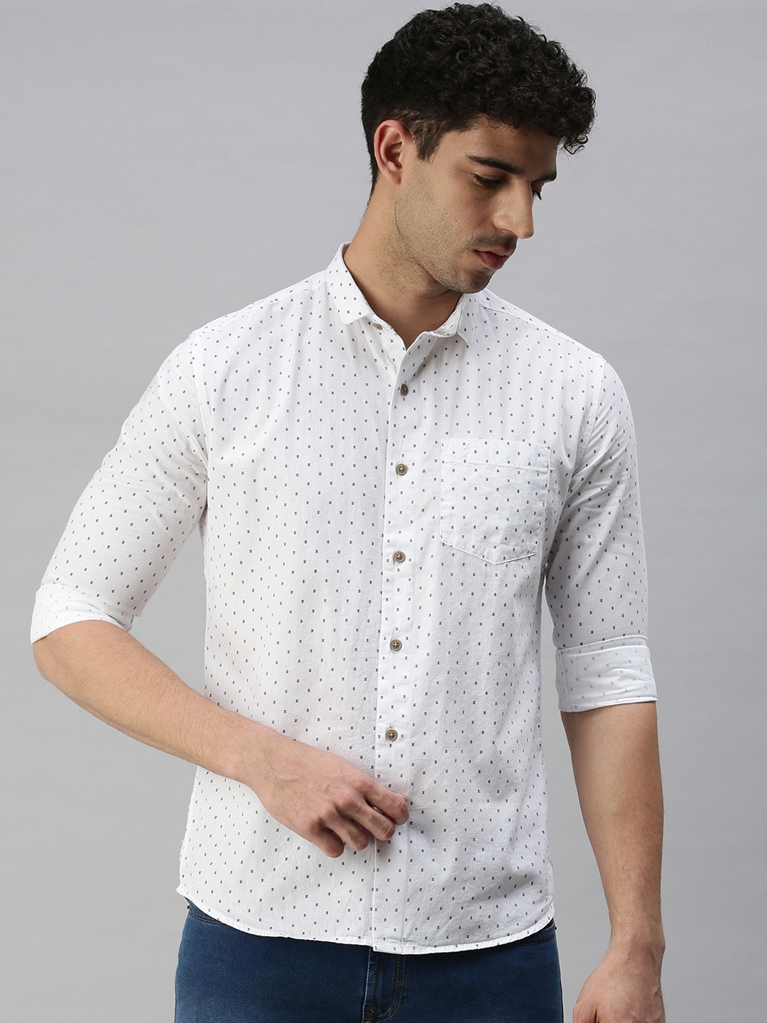 

SHOWOFF Men White Comfort Slim Fit Printed Casual Shirt