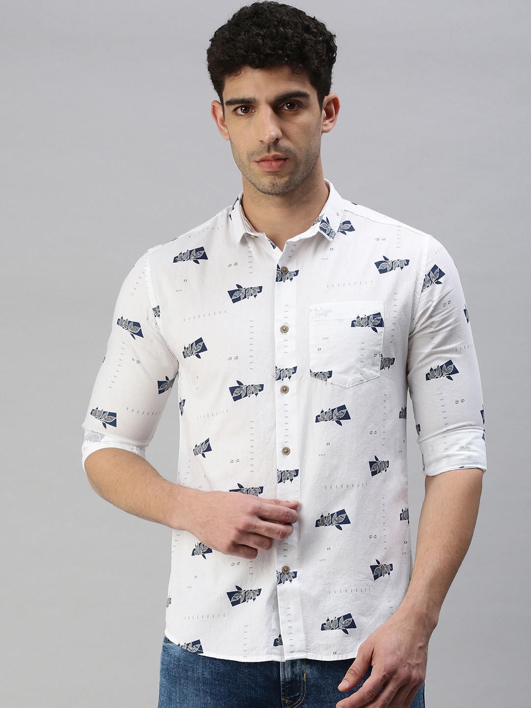 

SHOWOFF Men White Comfort Slim Fit Printed Casual Shirt