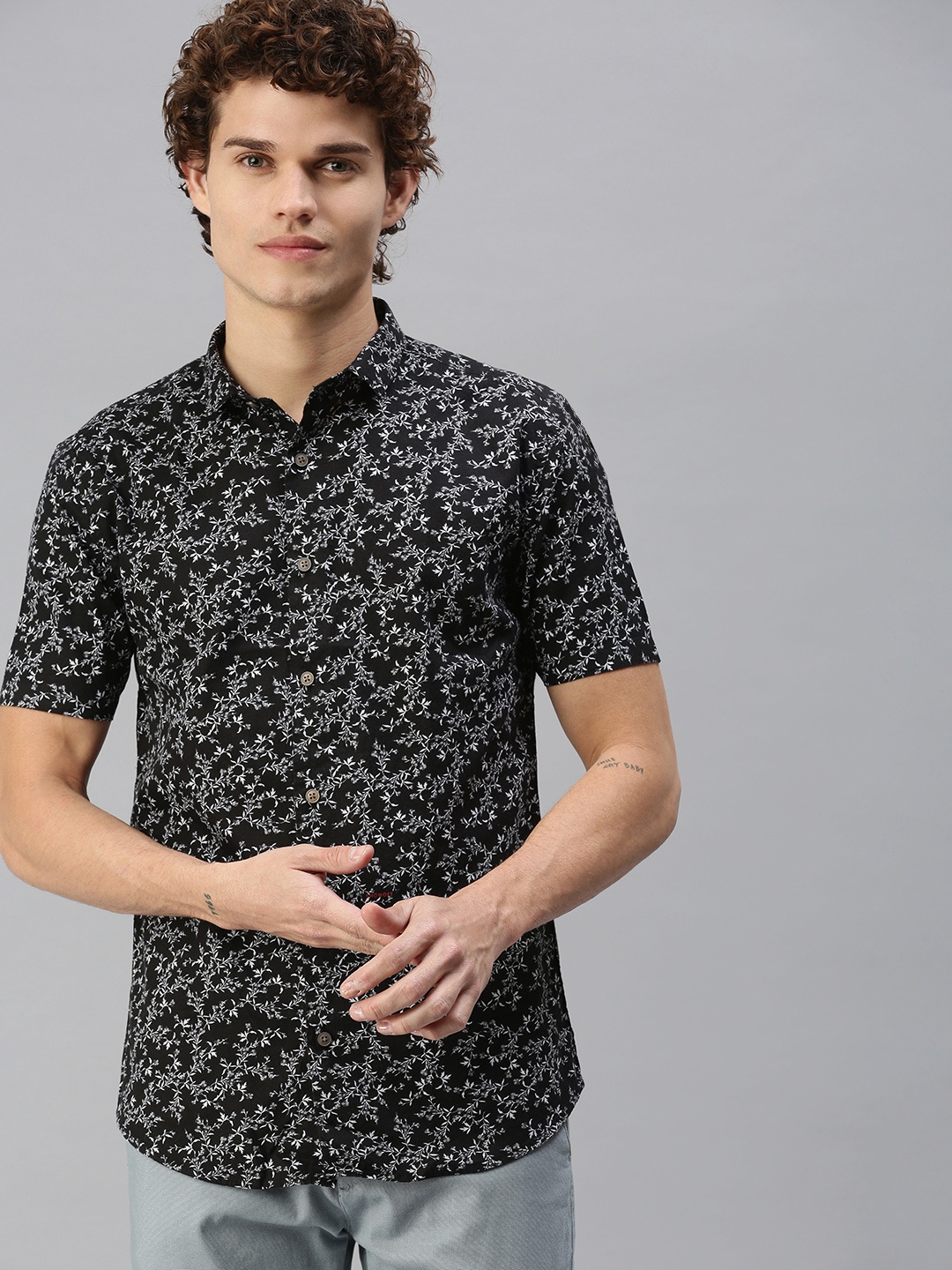 

SHOWOFF Men Black Premium Slim Fit Floral Printed Casual Shirt