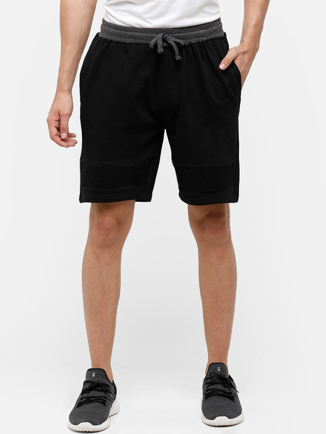 

MADSTO Men Black Solid Mid Rise Regular Fit Shorts