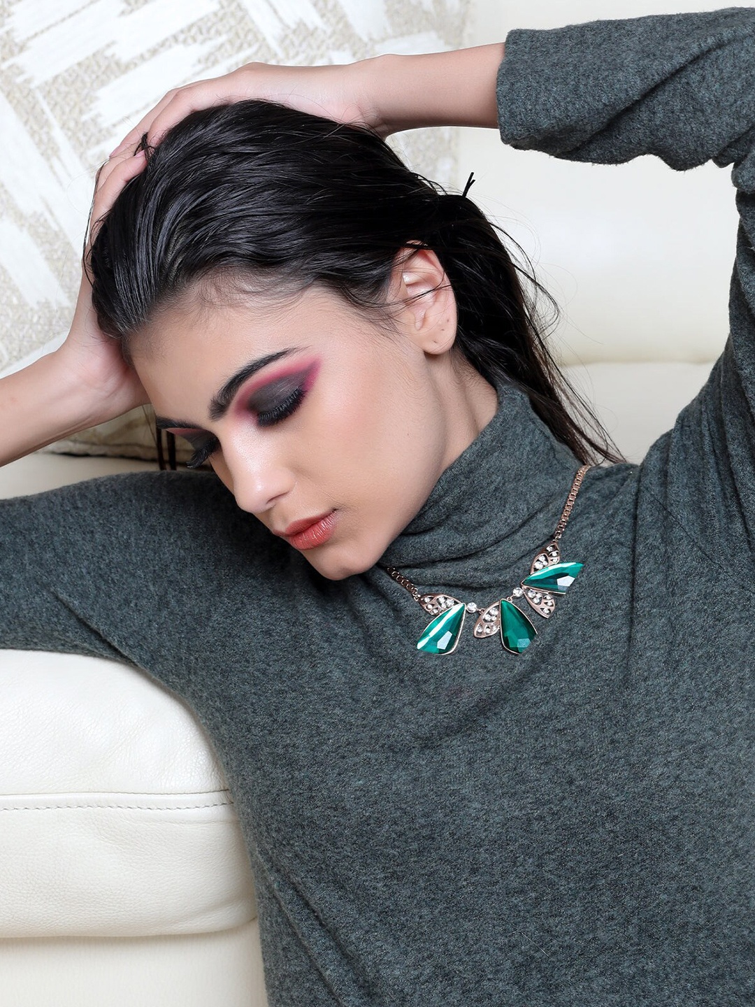 

ODETTE Silver-Toned & Blue Stone Studded Necklace