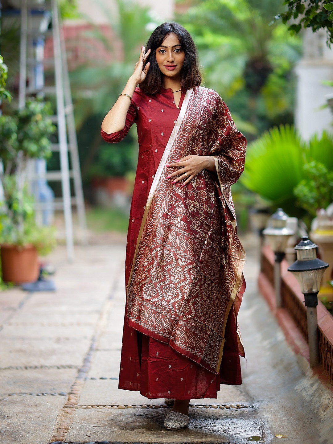 

Vishudh Red & Gold-Toned Ethnic Motifs Ethnic Maxi Dress