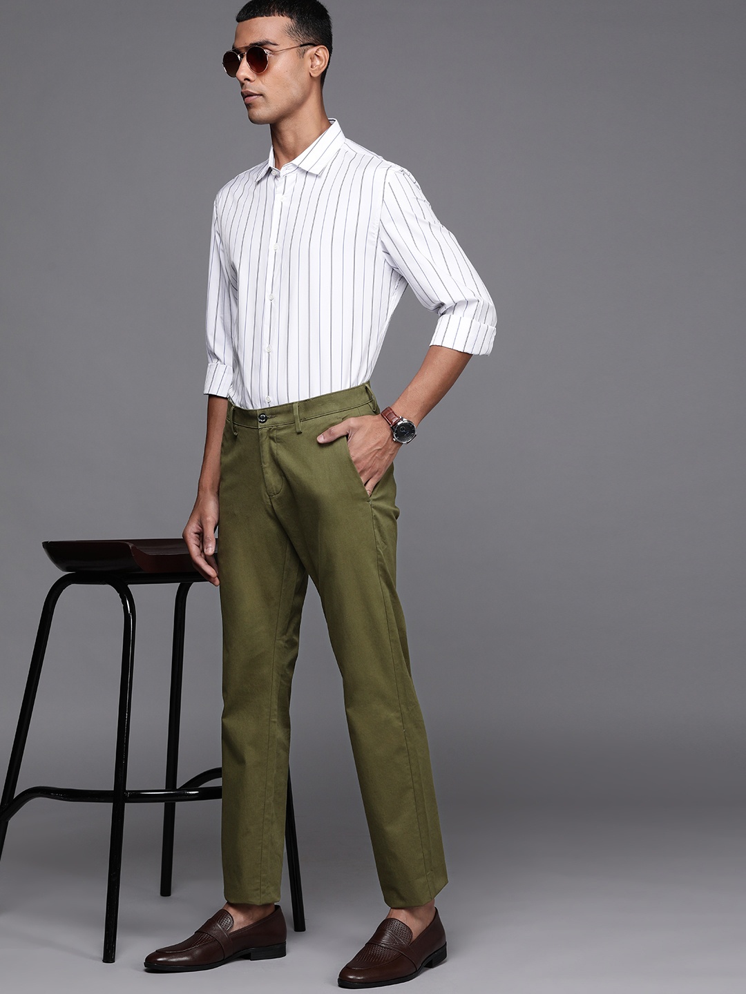 

Allen Solly Men Olive Green Solid Slim Fit Trousers