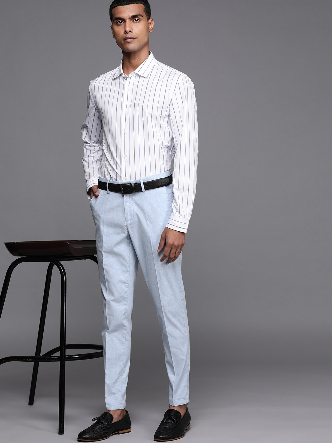 

Allen Solly Men Blue & White Comfy Slim Fit Checked Trousers