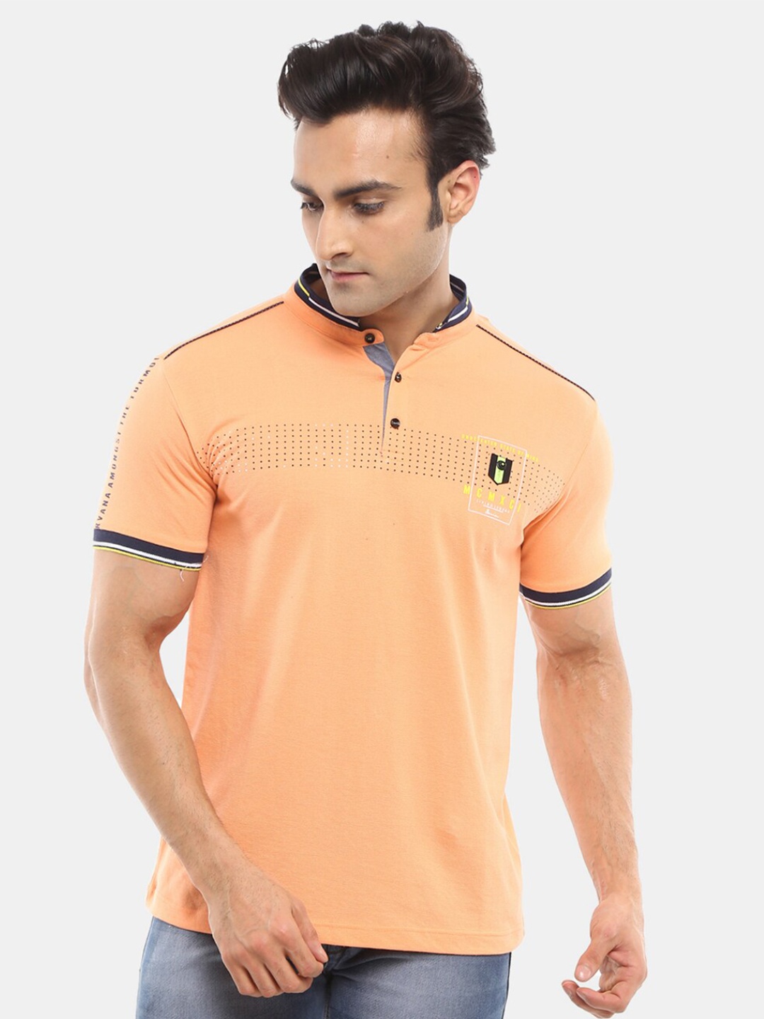 

V-Mart Men Peach-Coloured Mandarin Collar Slim Fit T-shirt