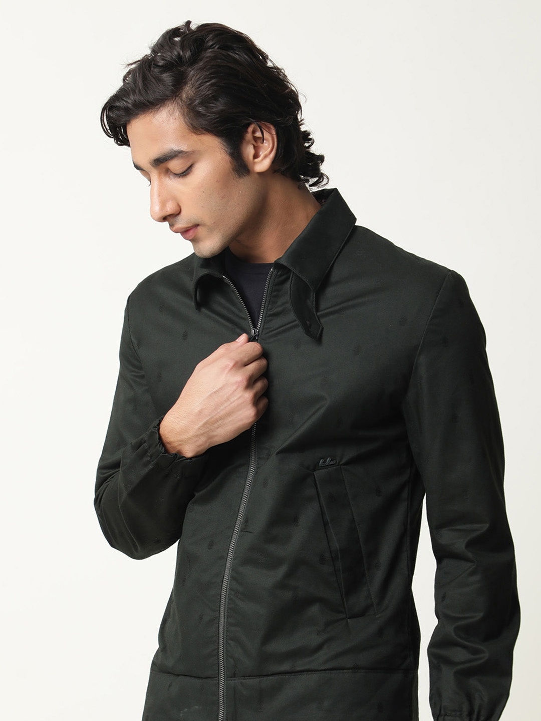 

RARE RABBIT Men Mazzer Slim Fit Solid Spread Collar Cotton Jacket, Green