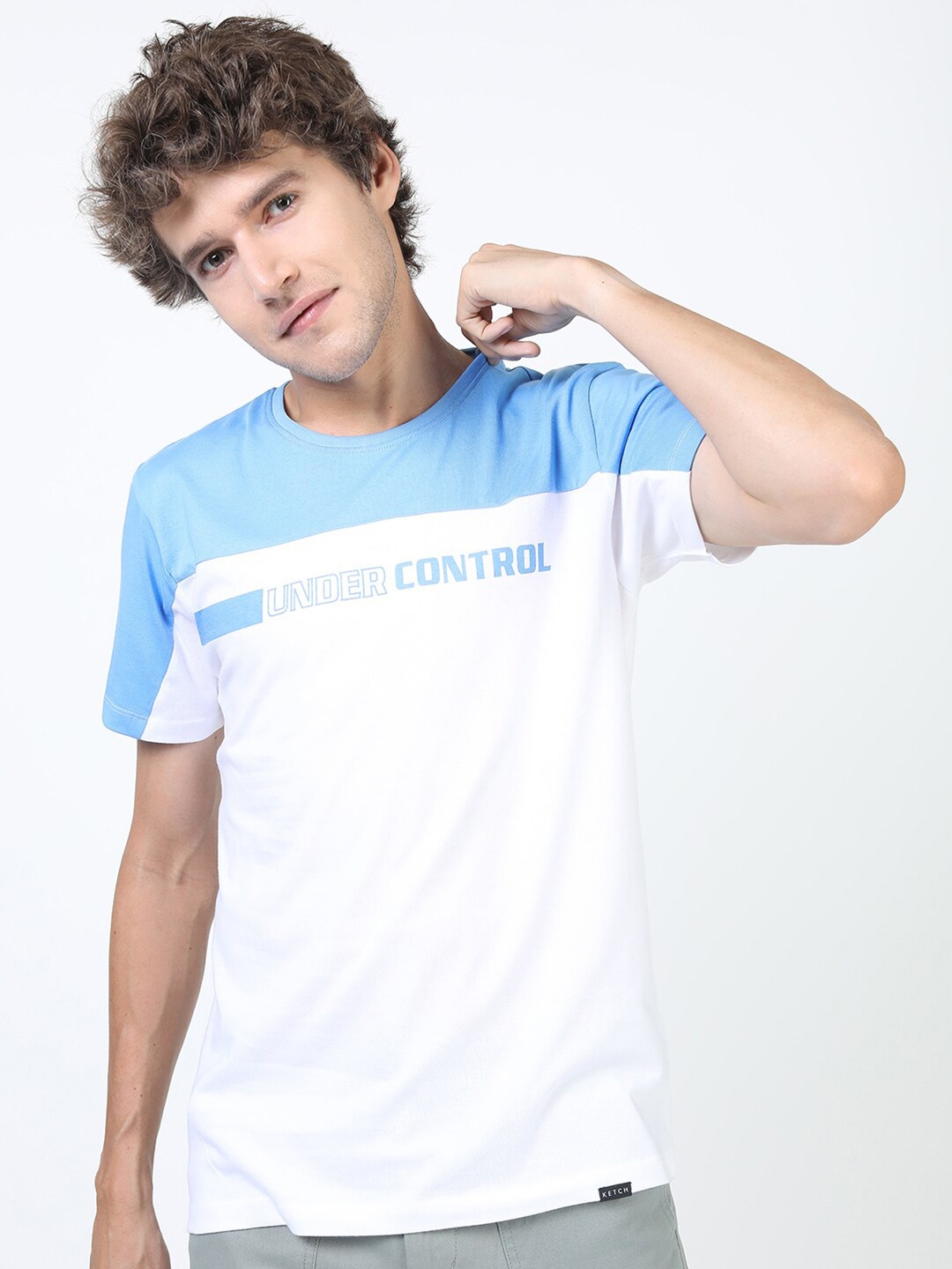 

KETCH Men White & Blue Colourblocked Slim Fit T-shirt