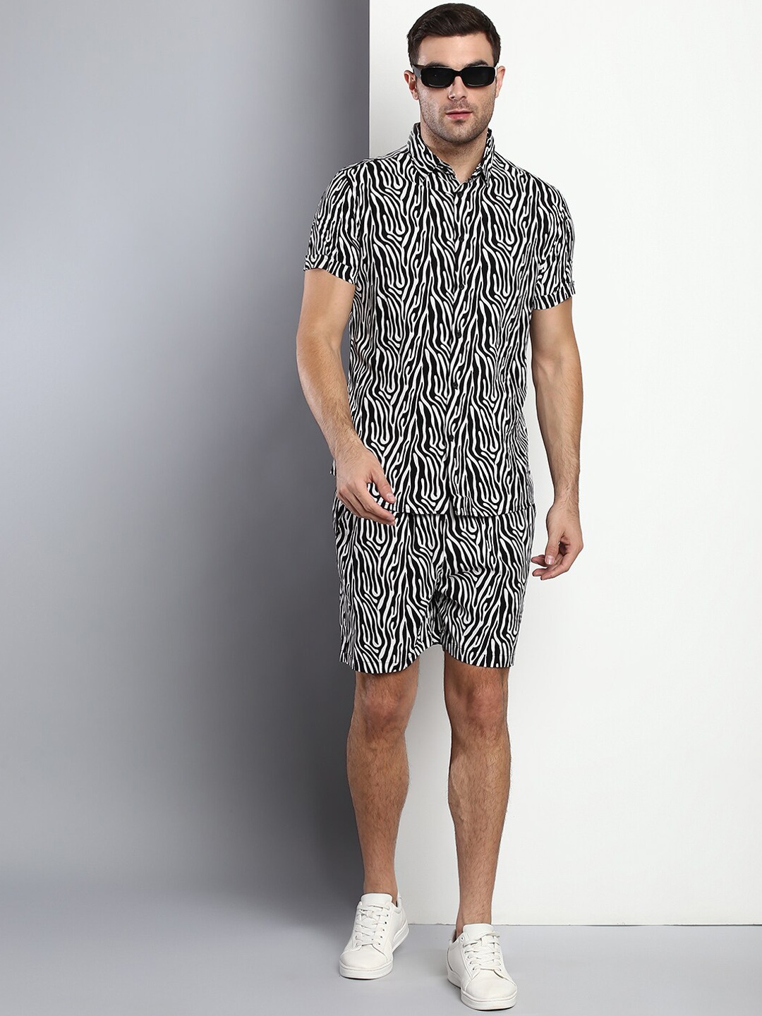 

Dennis Lingo Men Black Printed Casual Shirt with Shorts