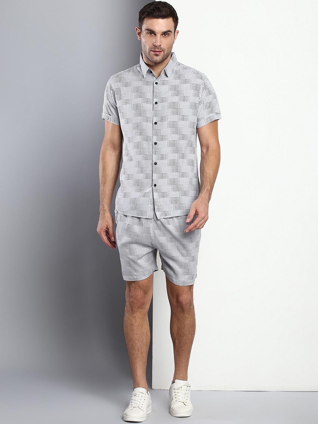 

Dennis Lingo Men Grey Printed Shirt with Shorts