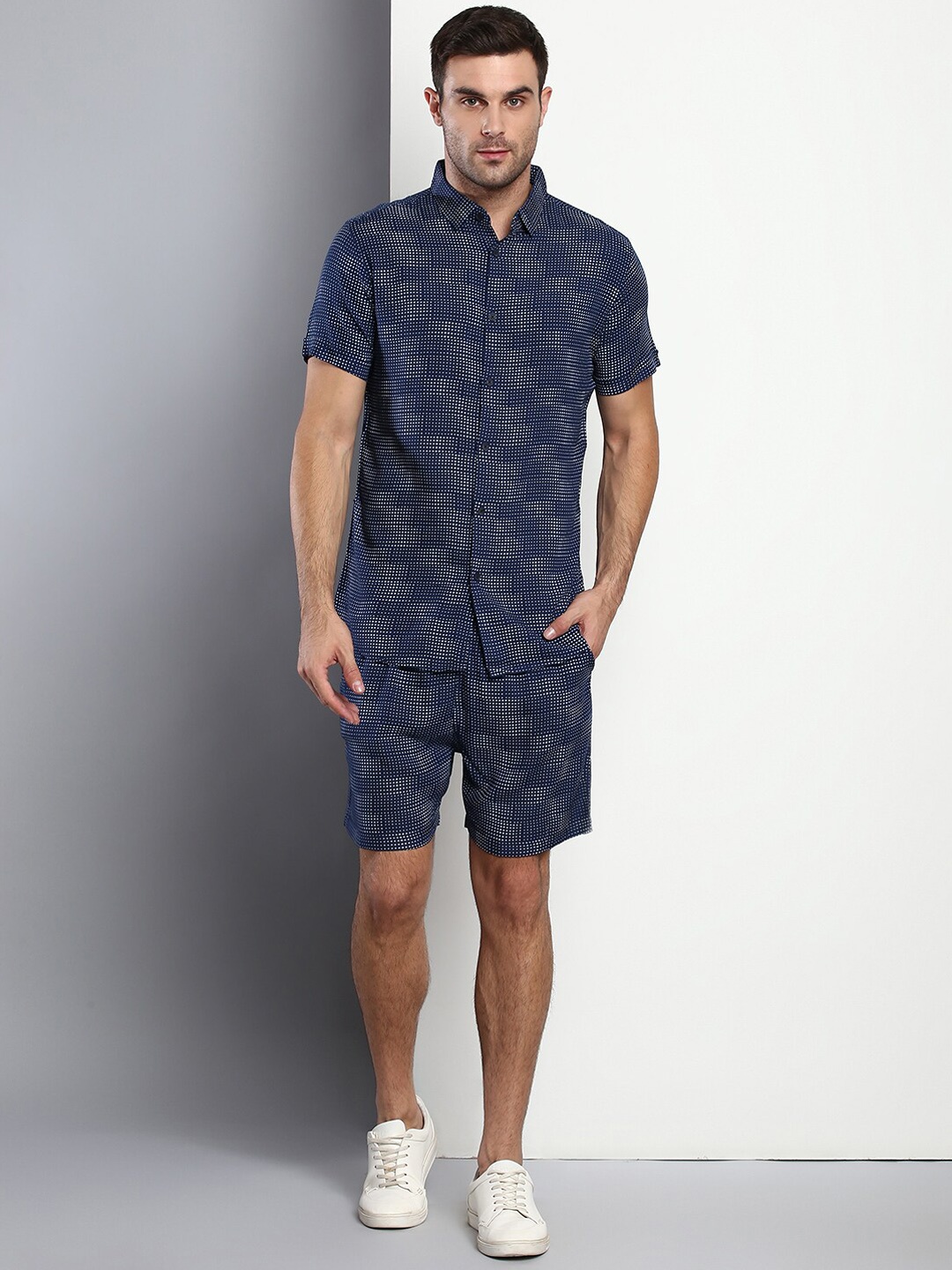 

Dennis Lingo Men Navy Blue Slim Fit Rayon Casual Shirt With Shorts