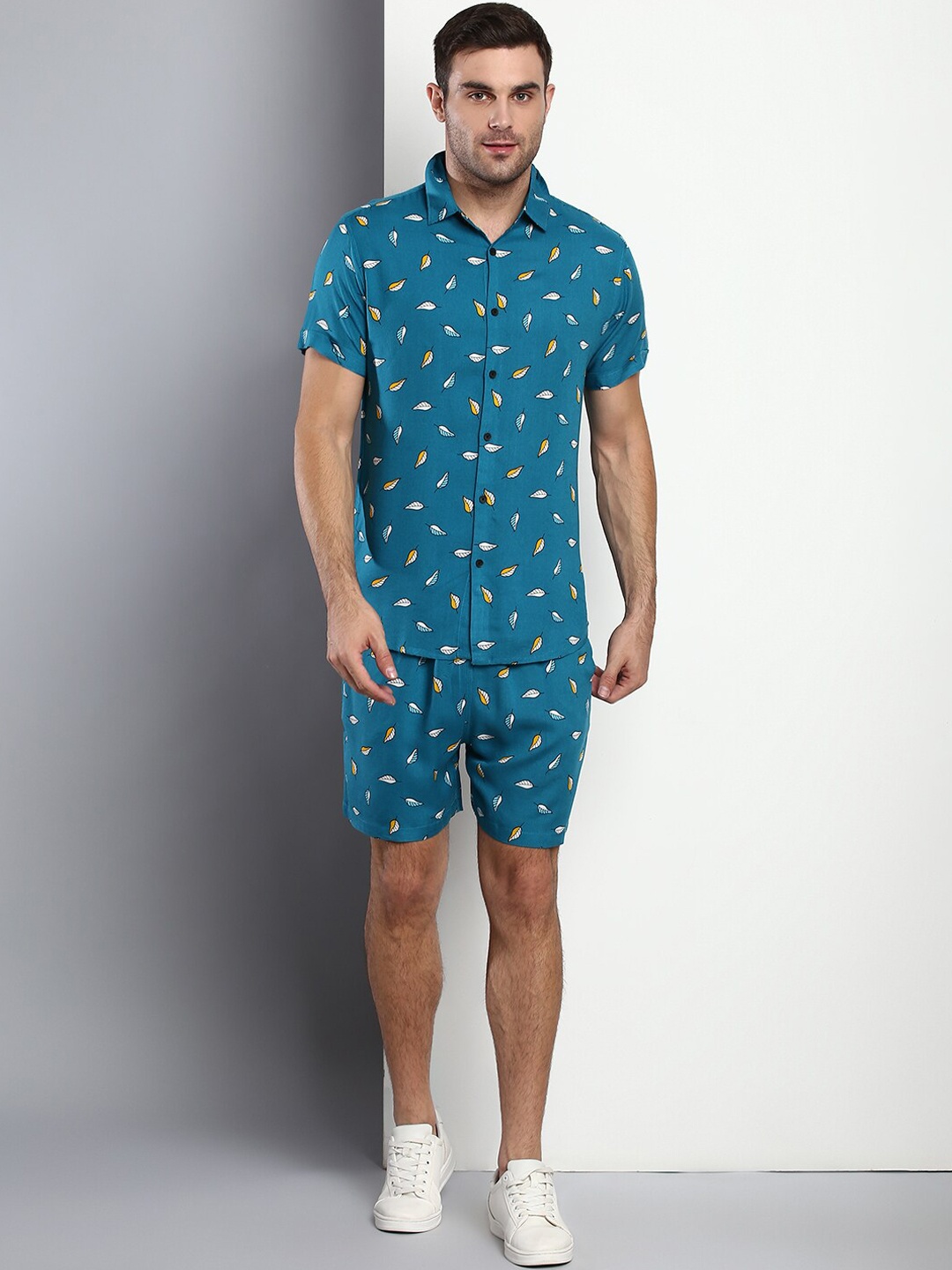 

Dennis Lingo Men Blue Printed Shirt with Shorts