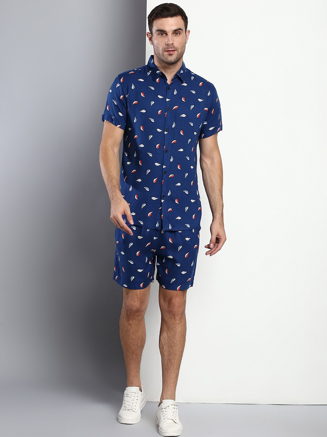 

Dennis Lingo Men Blue Printed Slim Fit Casual Shirt With Shorts