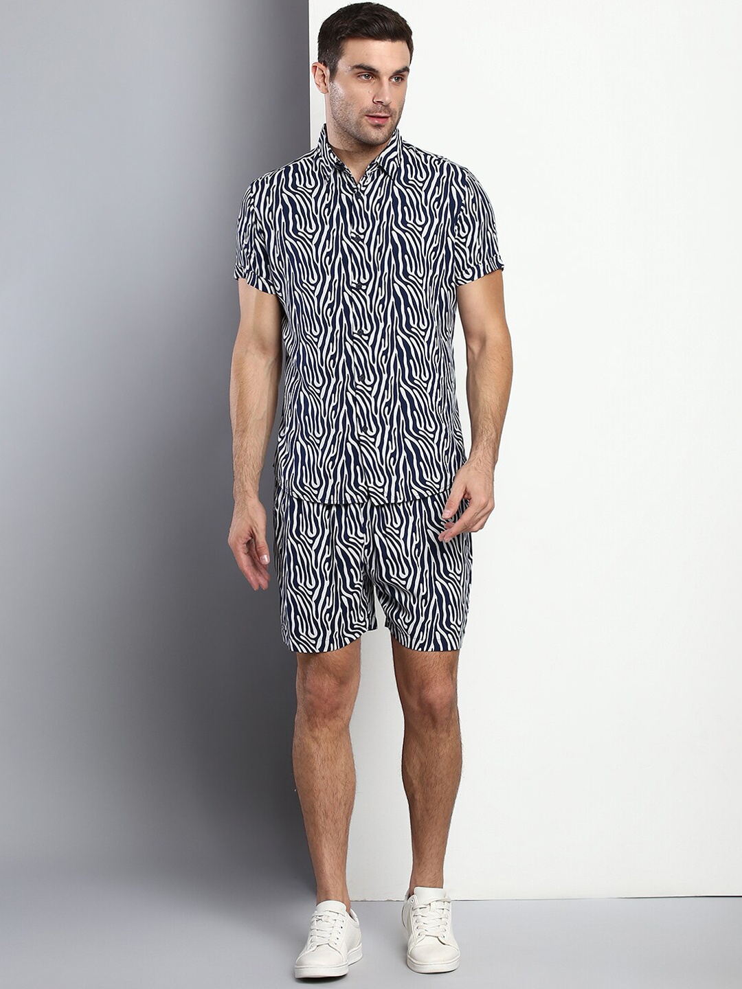 

Dennis Lingo Men Navy Blue & White Printed Shirt with Shorts