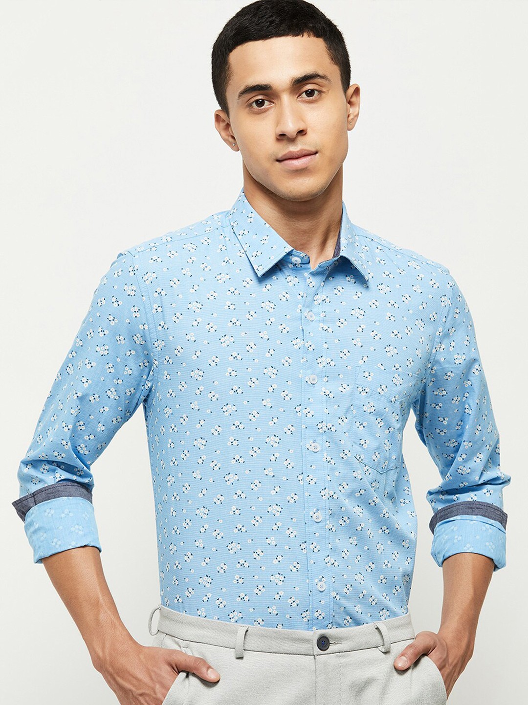 

max Men Blue Floral Printed Casual Shirt