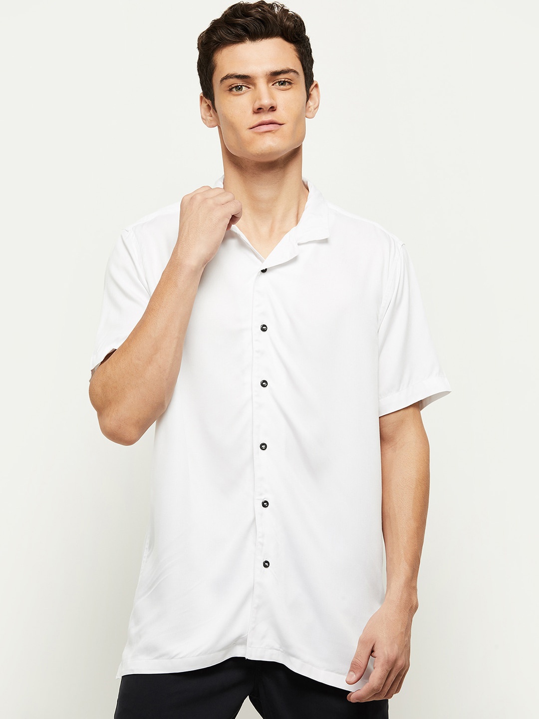 

max Men White Solid Regular Fit Casual Shirt