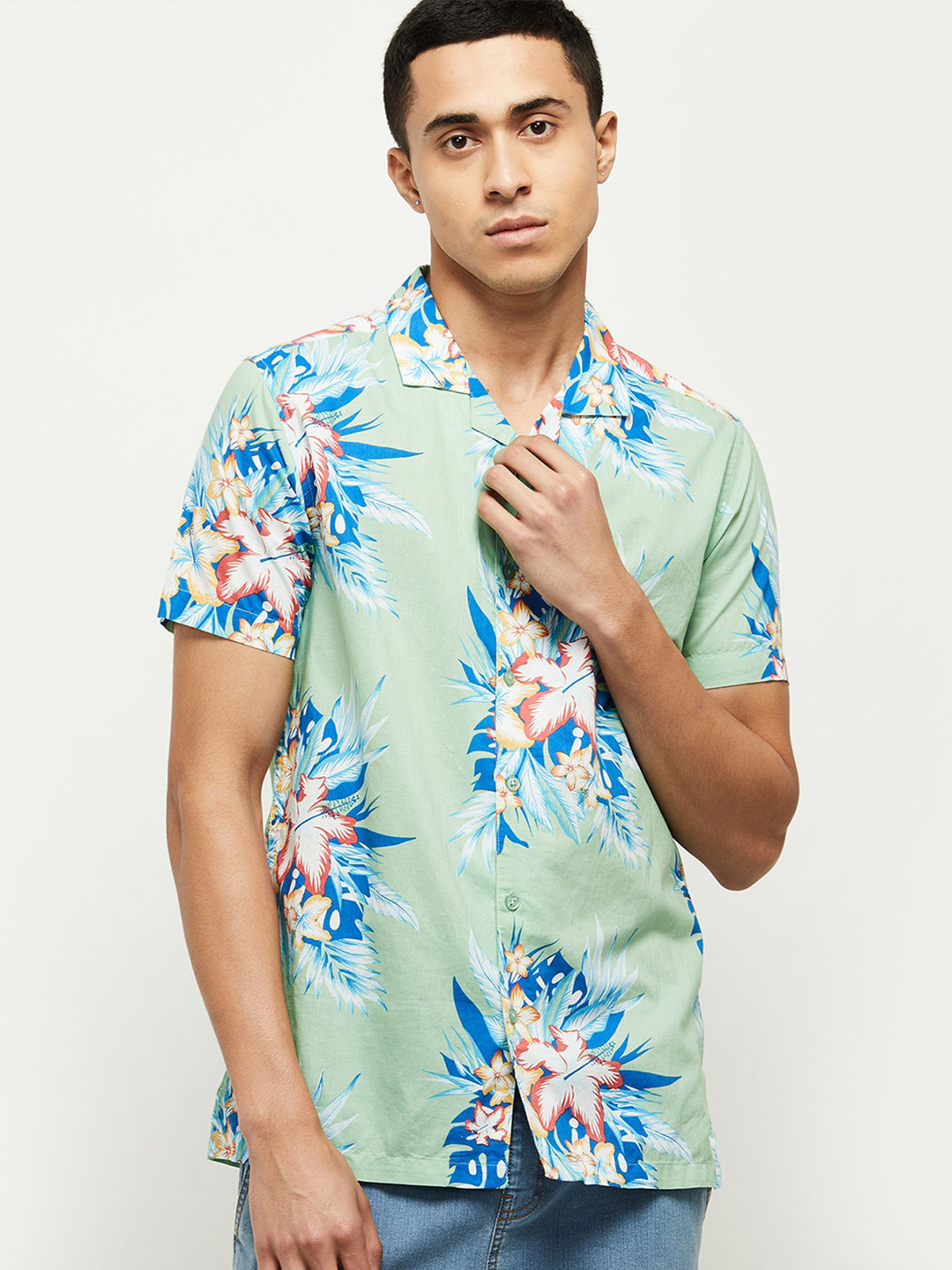 

max Men Green Floral Printed Casual Shirt