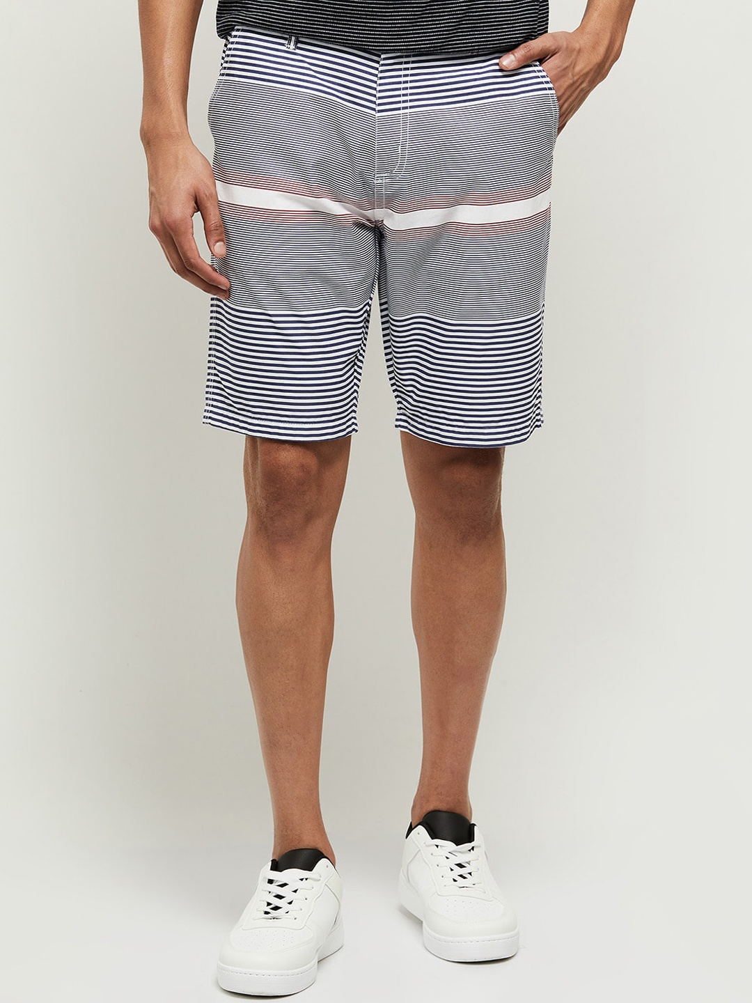 

max Men Blue Striped Shorts