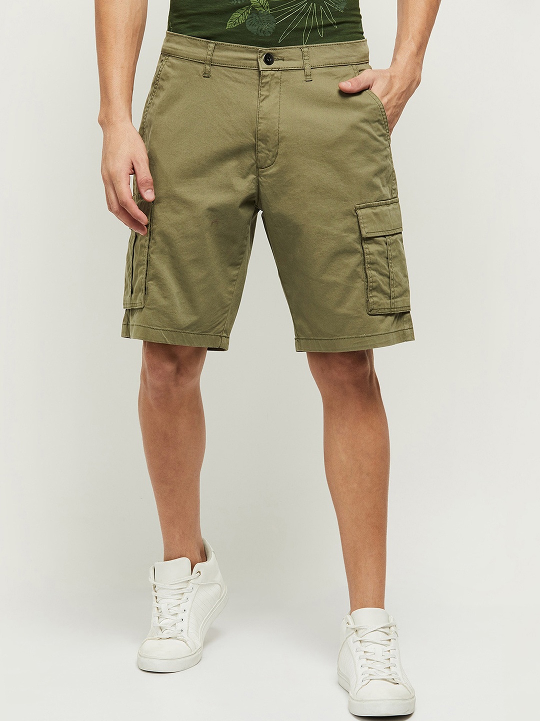 

max Men Green Cotton Cargo Shorts
